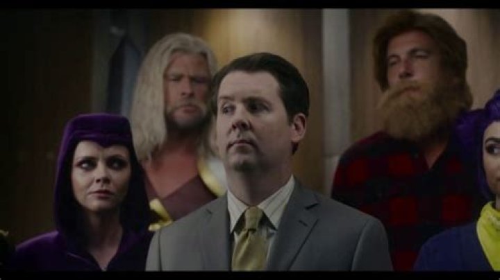 Unveiling the Charm: Chris Hemsworth and Christina Ricci in a Captivating Commercial