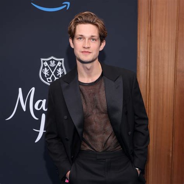 Unveiling the Many Facets of Damian Hardung