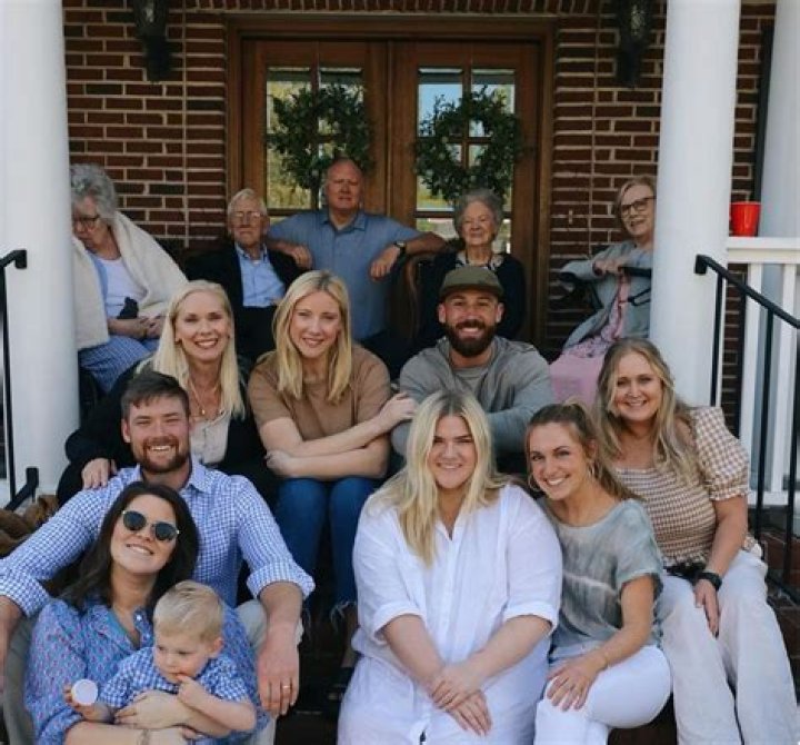 Exploring the Life of Leanne Morgan and Her Husband Clayton Homes