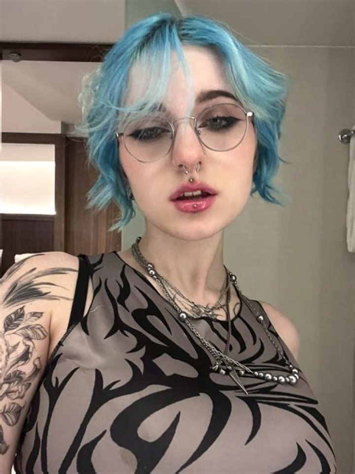 Discovering Lyra Crow: The OnlyFans Sensation