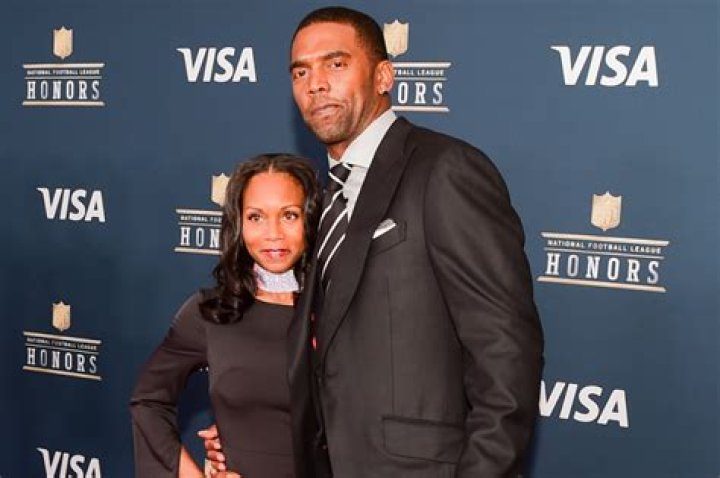Inside the Life of Randy Moss' Wife: A Journey of Love and Support