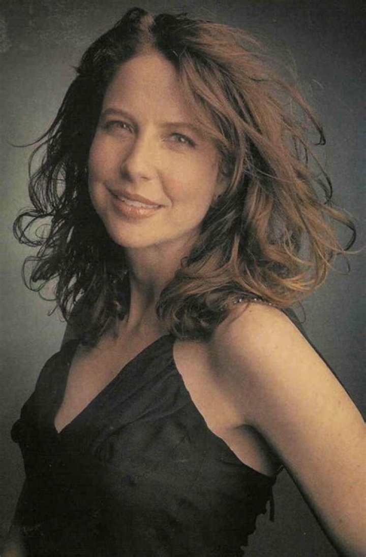 Unveiling the Life and Career of Robin Weigert: A Talented Actress